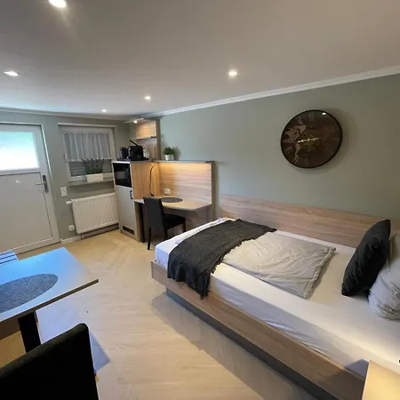 아파트 Five - Premium With King Size Bed, Kitchen, Ac, Close To Air Base 람스타인-미젠바흐