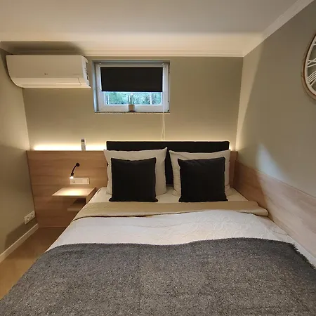 Five - Premium With King Size Bed, Kitchen, Ac, Close To Air Base