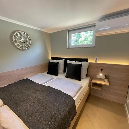 Five - Premium With King Size Bed, Kitchen, Ac, Close To Air Base Апартаменты *