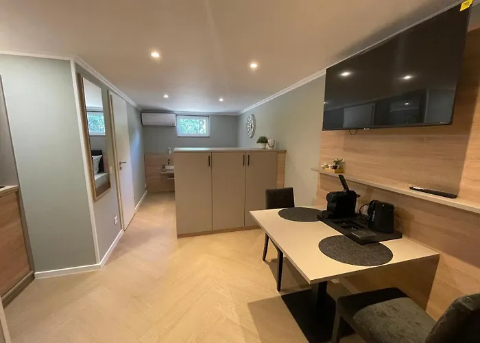 Five - Premium With King Size Bed, Kitchen, Ac, Close To Air Base * Ramstein-Miesenbach