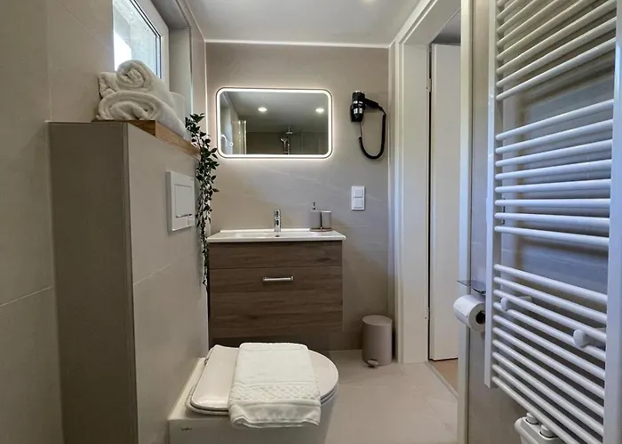 Appartamento Five - Premium With King Size Bed, Kitchen, Ac, Close To Air Base Ramstein-Miesenbach