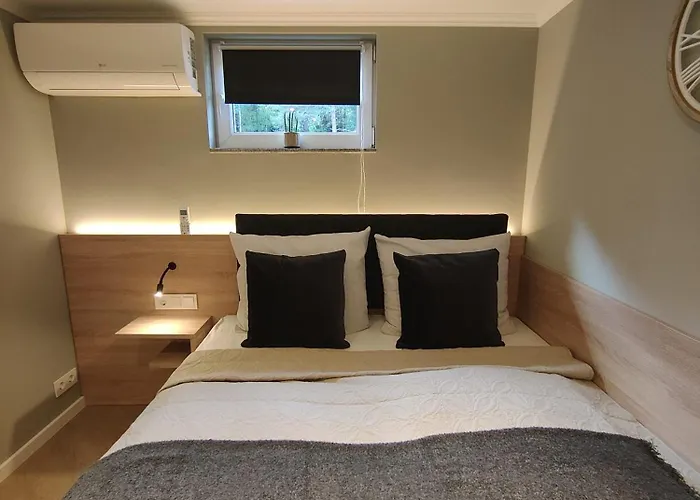 Five - Premium With King Size Bed, Kitchen, Ac, Close To Air Base